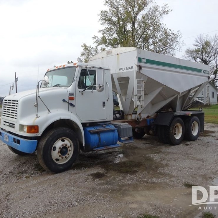 2003 INTERNATIONAL 8100