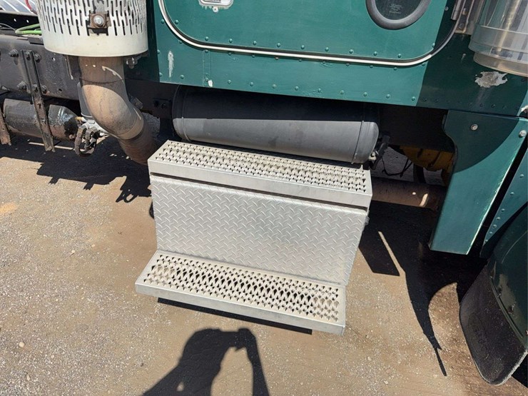 2003-peterbilt-379-image-26