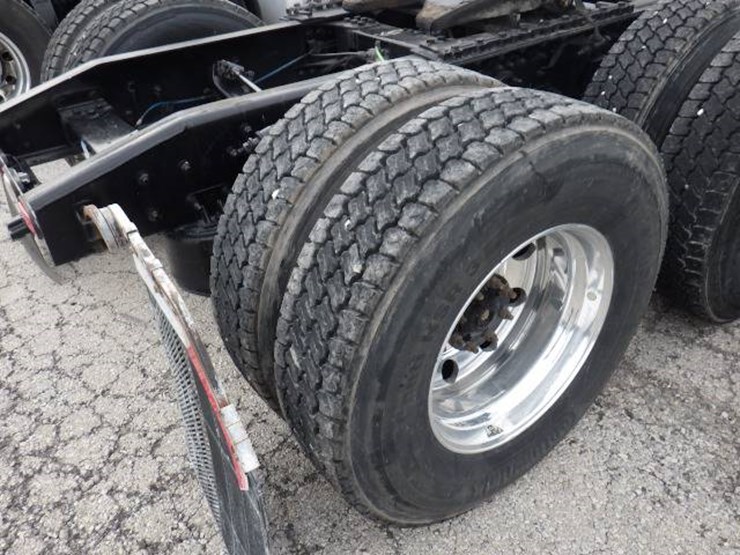 freightliner-cascadia-126-image-6