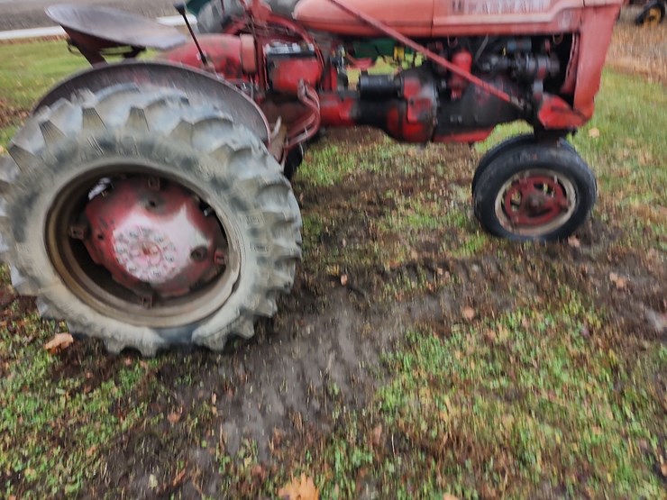 farmall-b-gas-tractor-image-8