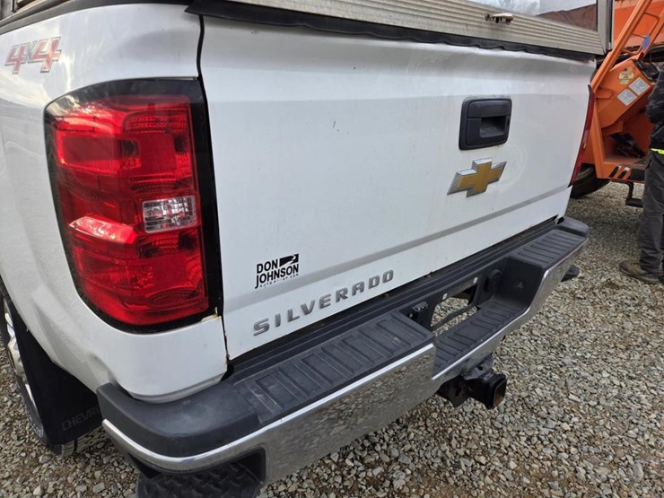 2015-chevrolet-silverado-2500hd-image-23