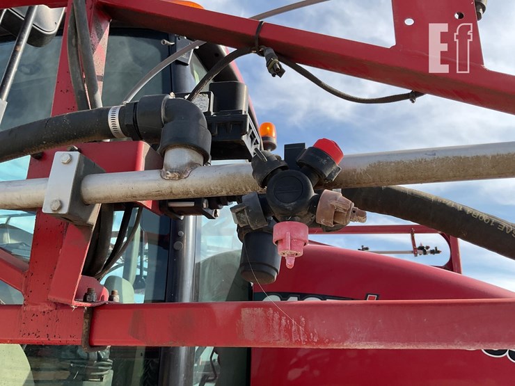 case-ih-patriot-3330-image-16