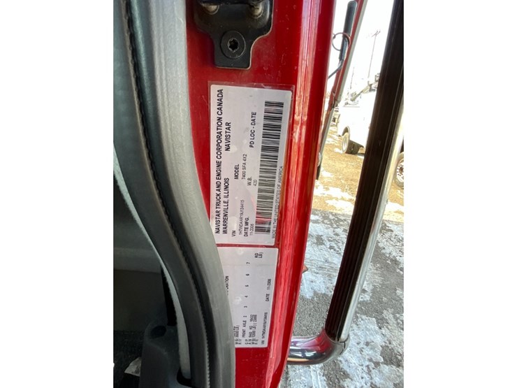 international-7400-image-23