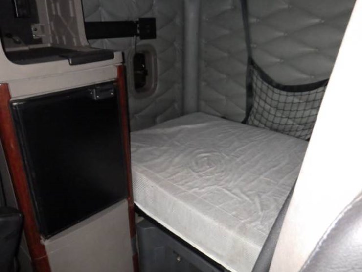 2019-freightliner-cascadia-125-image-28