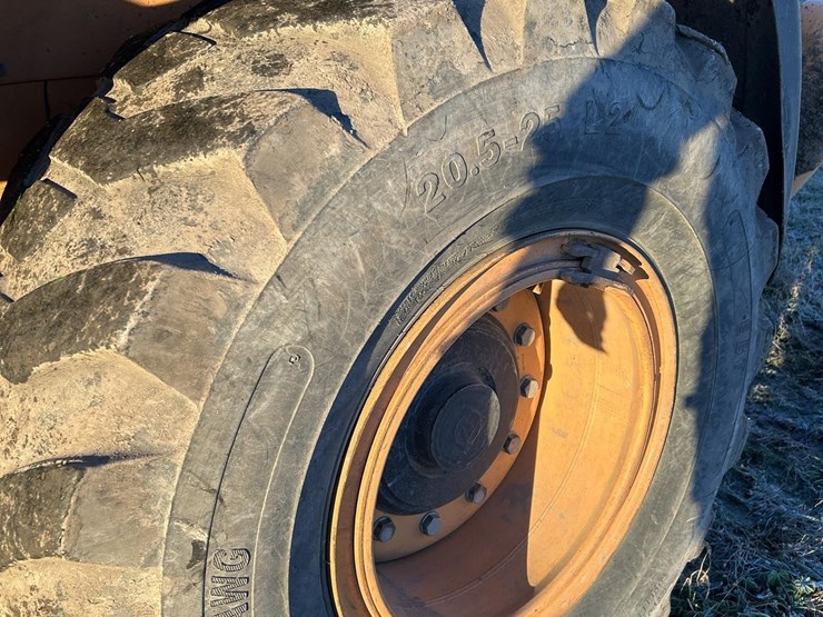 2014-case-721f-xr-image-30