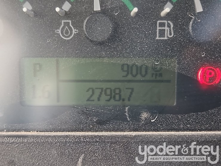 2018-deere-650k-image-38