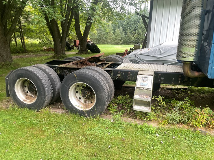 #210-•-2009-international-eagle-semi-tractor-(fall-creek,-wi)-(has-wi-title)-image-11