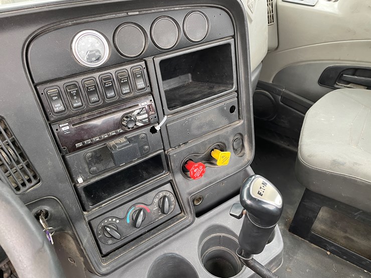 #1054-•-2015-international-tandem-axle-day-cab-semi-tractor-(has-wi-title)-image-37