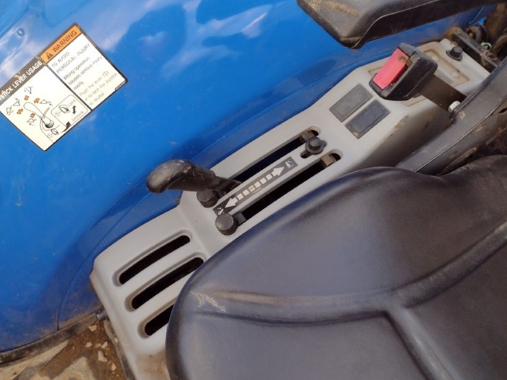 new-holland-boomer-37-image-9