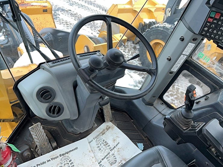 2021-deere-624p-image-18