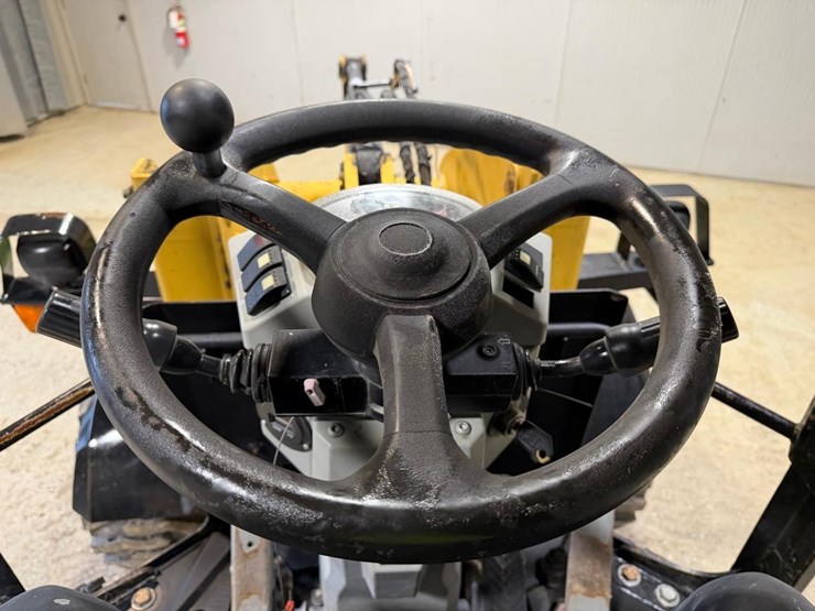 2015-caterpillar-903c-image-21