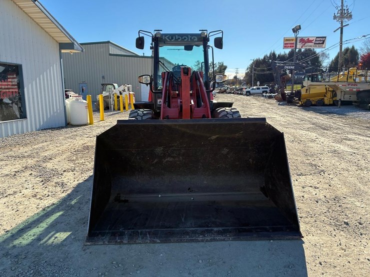 2022-kubota-r640-image-8