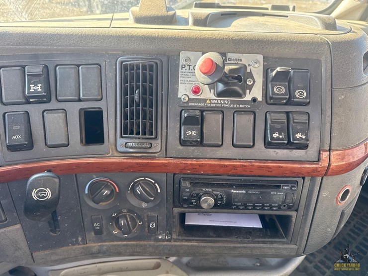 2007-volvo-vnl-semi-truck-image-11