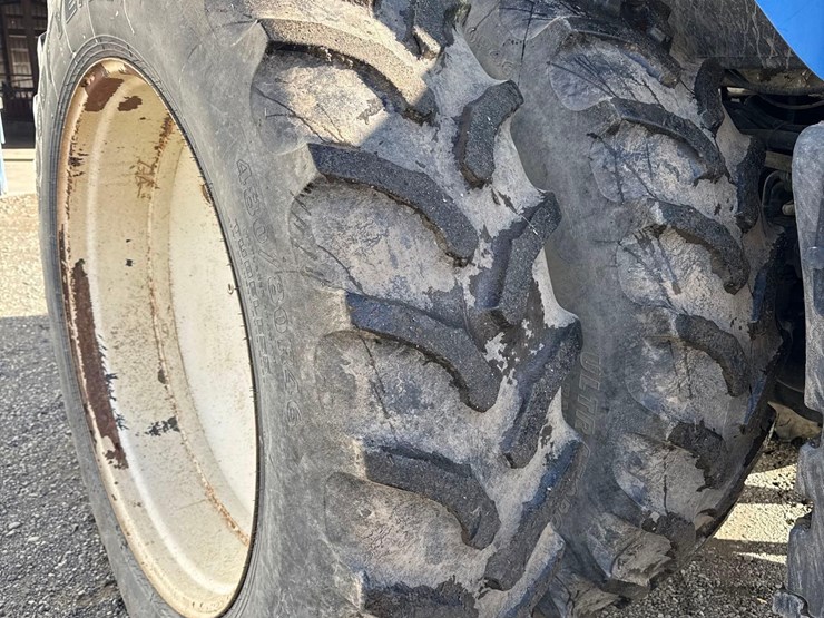 new-holland-tg215-image-12