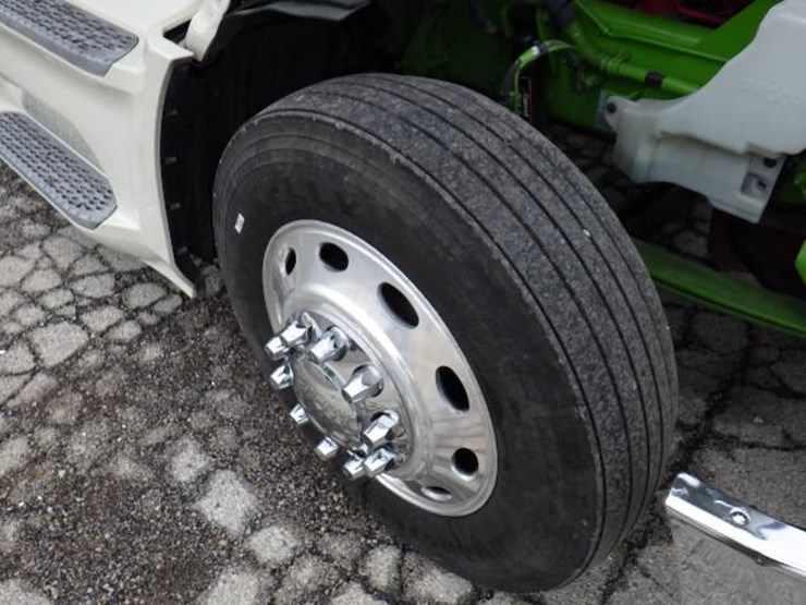 peterbilt-579-image-27