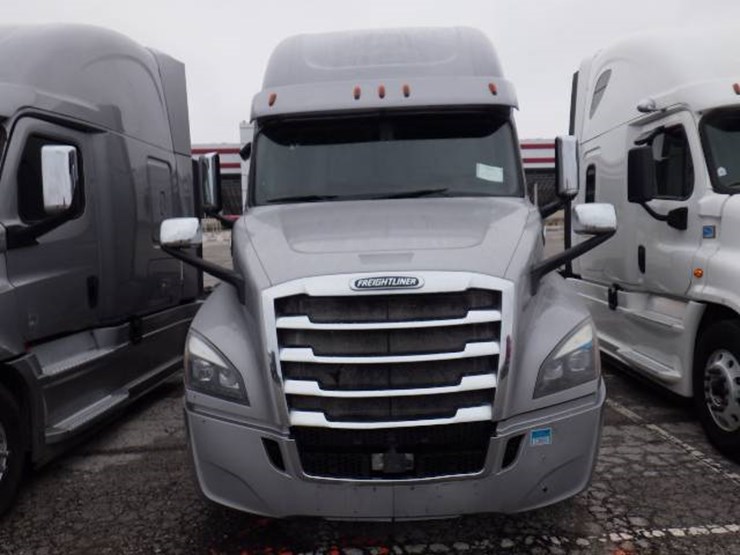 2019-freightliner-cascadia-126-image-3