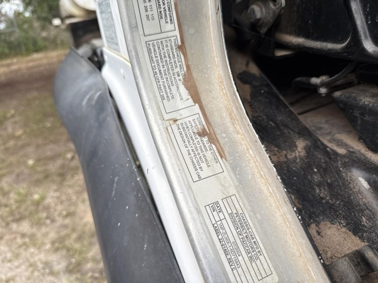 2005-peterbilt-320-image-70