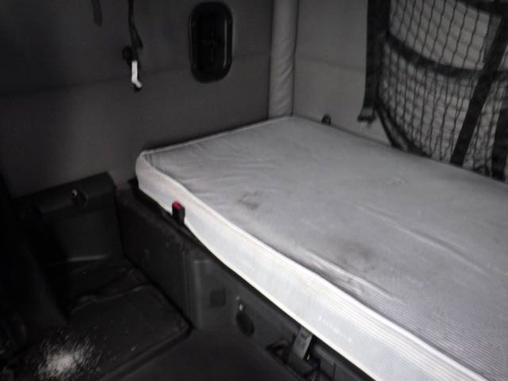 freightliner-cascadia-126-image-22