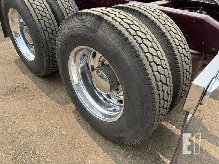 2002-peterbilt-379-image-59