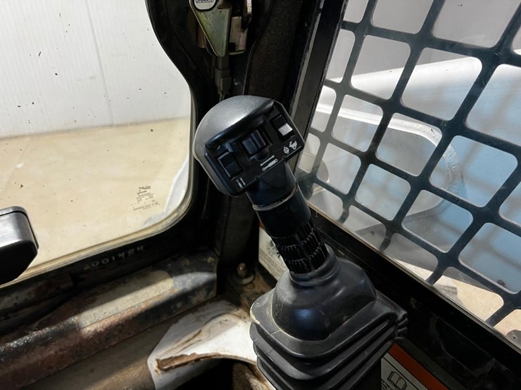 bobcat-s330-image-22