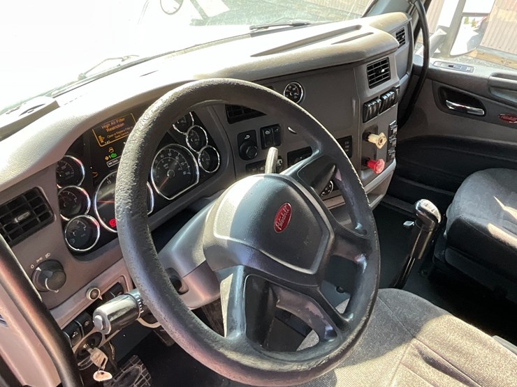 2014-peterbilt-579-image-22