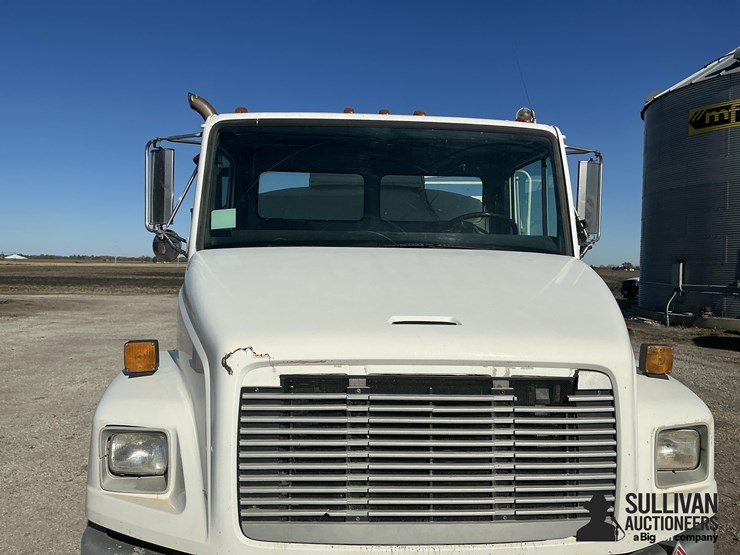 1995-freightliner-fl70-image-9