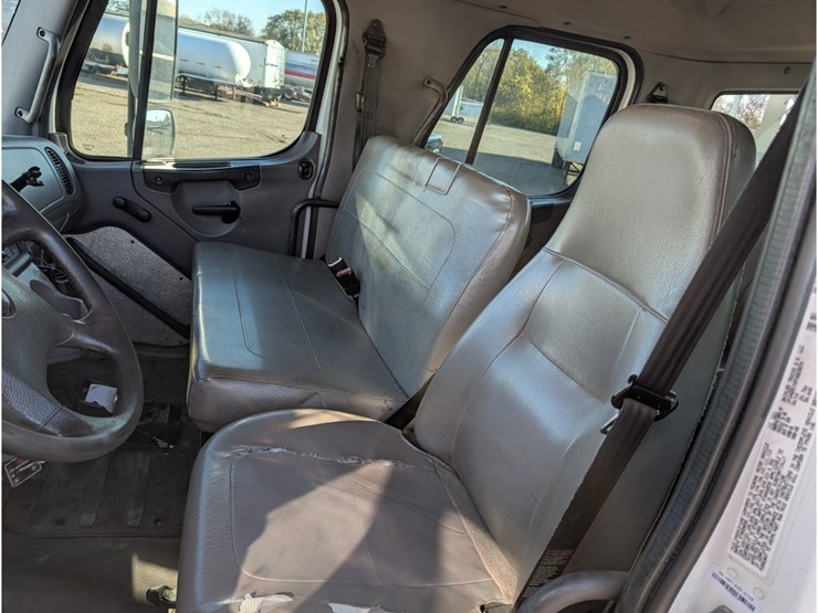 freightliner-108sd-image-32