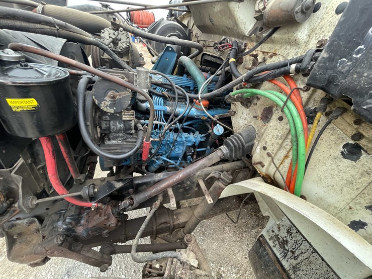 international-4900-image-76