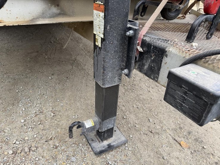 john-deere-12-image-10