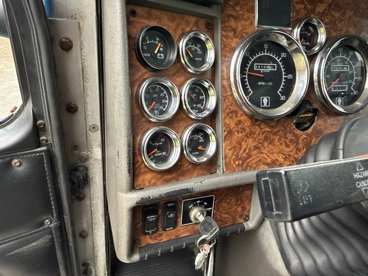 kenworth-t600-image-46