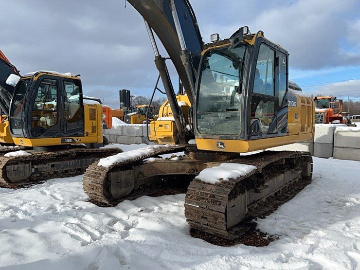 2016-deere-210g-image-2