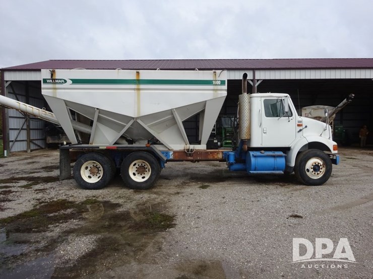 2003-international-8100-image-13