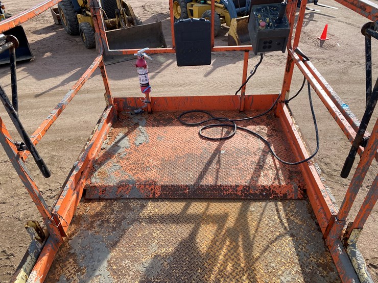 2017-jlg-4069le-image-22