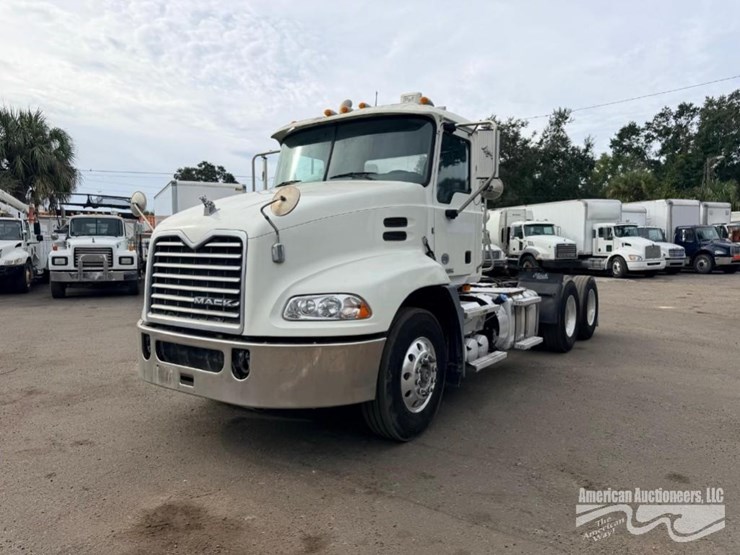 2015-mack-cxu613-truck,-vin-#-1m1aw02y7fm051566-image-1