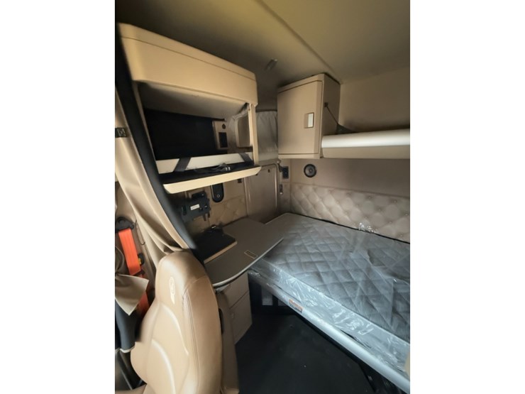 2019-kenworth-t680-image-17