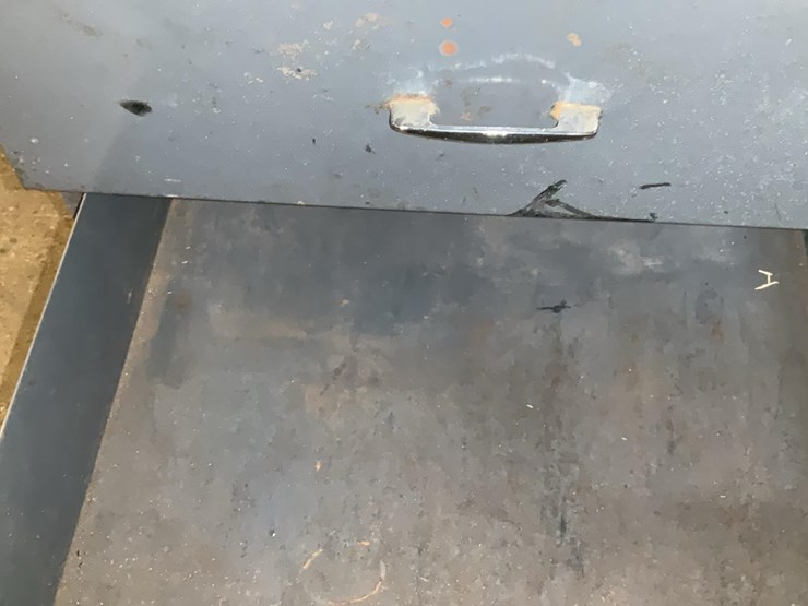 #572-•-metal-cabinet-image-4