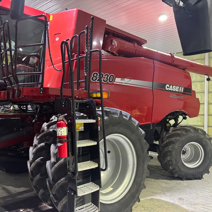 CASE IH 8230