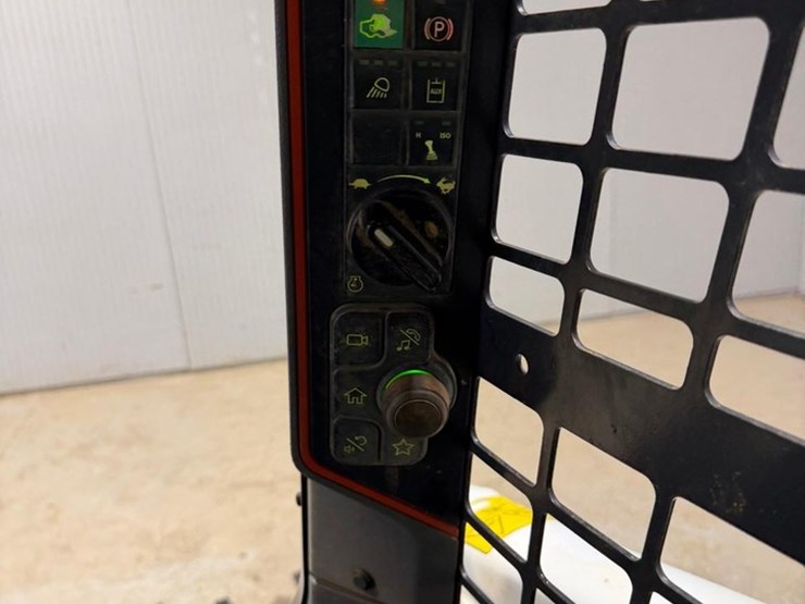 2022-bobcat-t62-image-24