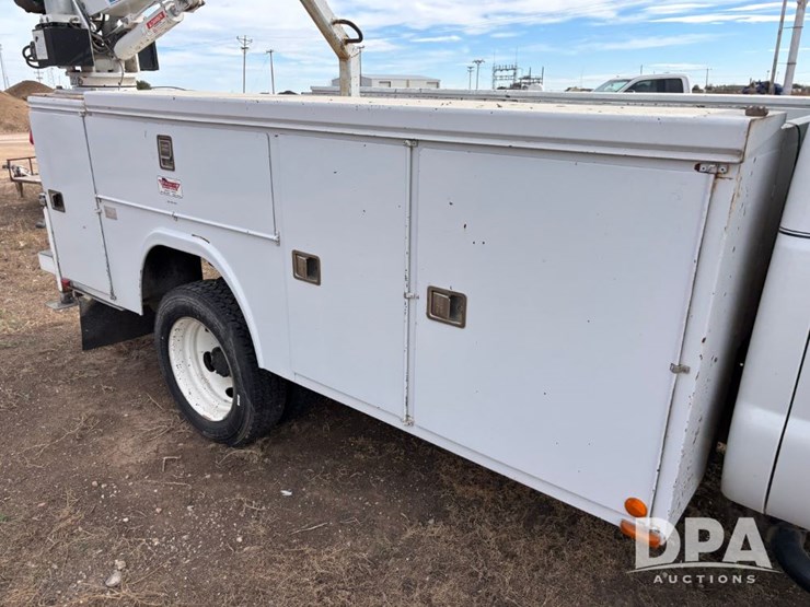 2011-ford-f550-image-44