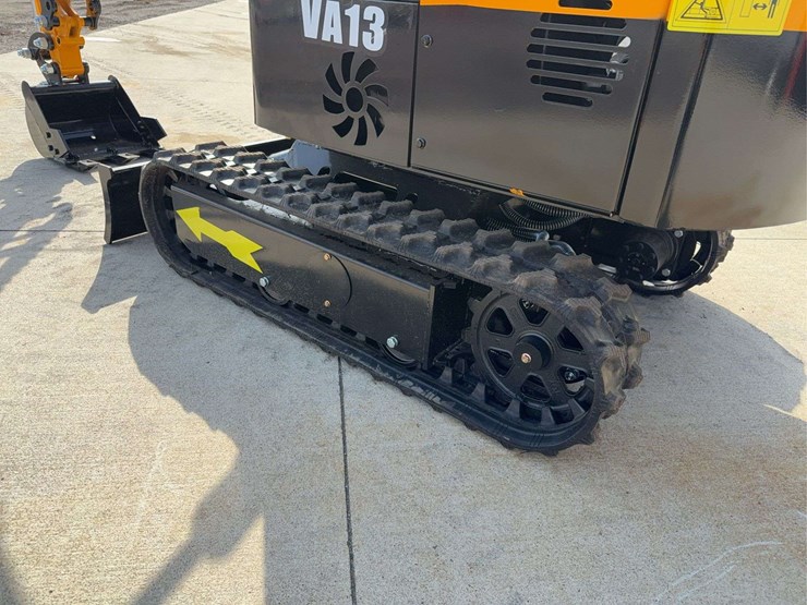 2025-miva-va13-mini-excavator-image-5