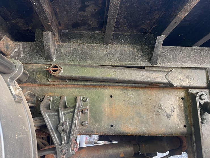 international-4900-image-37