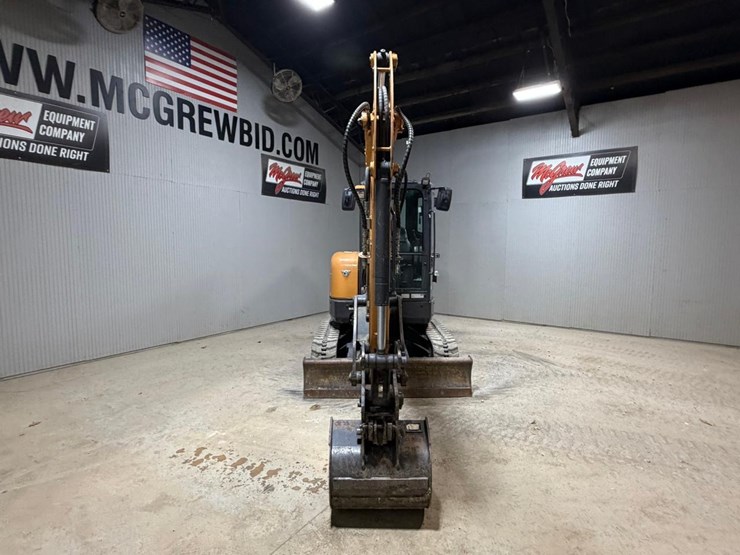 2022-case-cx37c-image-8