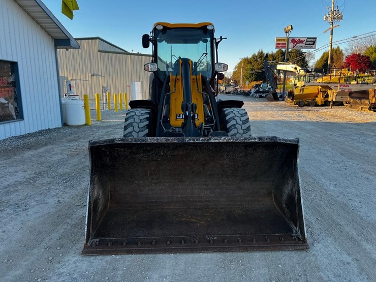 2018-jcb-409-image-8