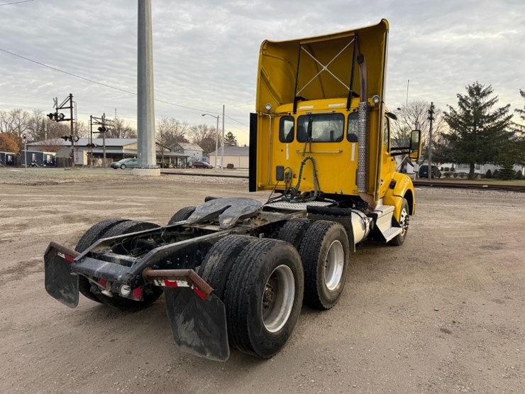 2019-kenworth-t880-image-4