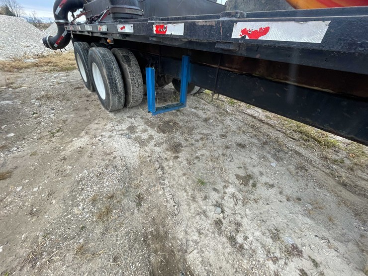 international-4900-image-17