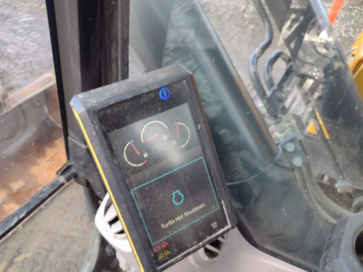 volvo-ec220e-lr-image-7