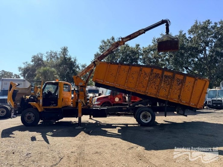 2010-international-7300-image-1