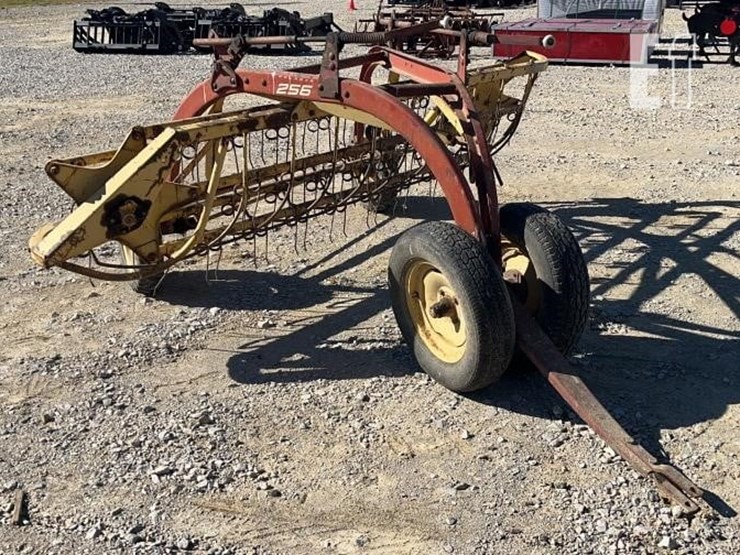 new-holland-256-image-2