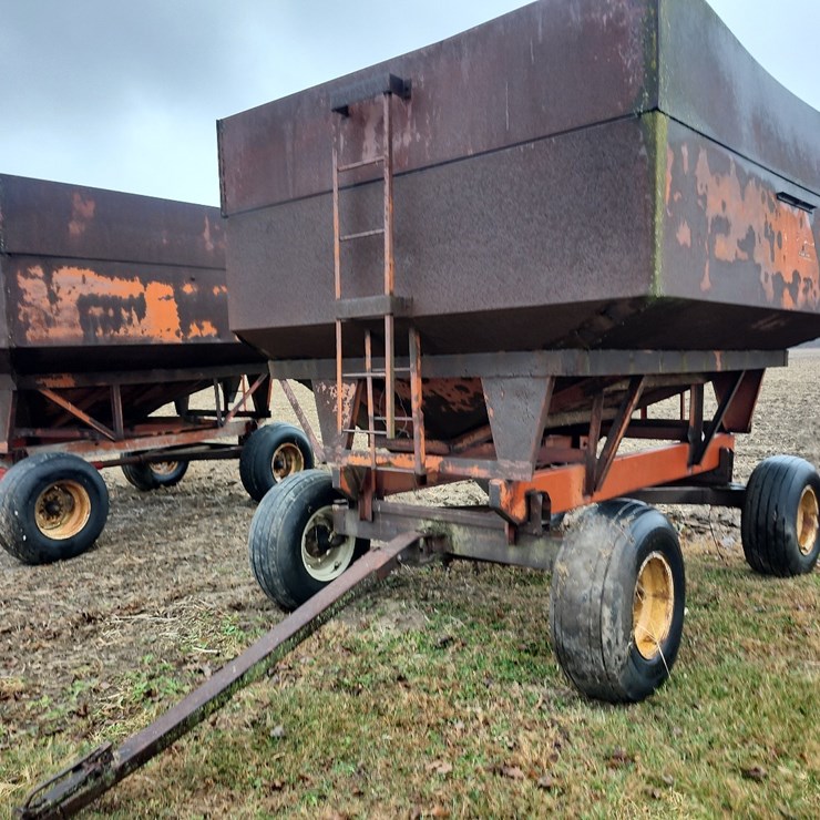 Unverferth gravity wagon w/gear