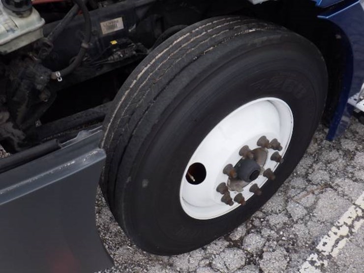 2020-freightliner-cascadia-126-image-23